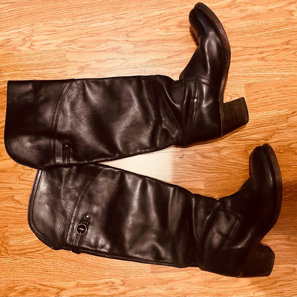 Amazing heeled FRYE boots!